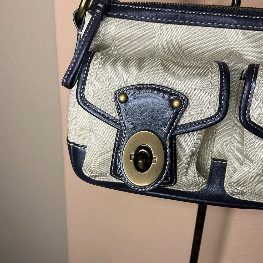 Coach Signature Hampton Cargo Pocket 10894 Navy Trim Double Turnlock Bag - Picture 5 of 13